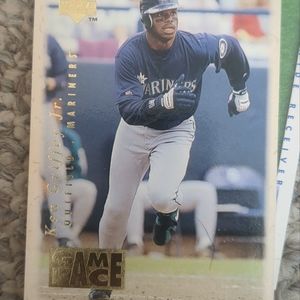 24 playing cards valued from 5 to 20 dollars including Tom Brady, Juan Soto $120